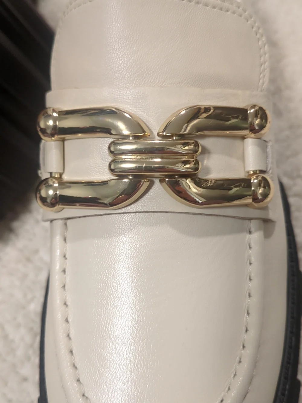 Lisa & Vicky Decide-V Loafer Moccasin Women’s Size 9 NWOT Winter White Gold